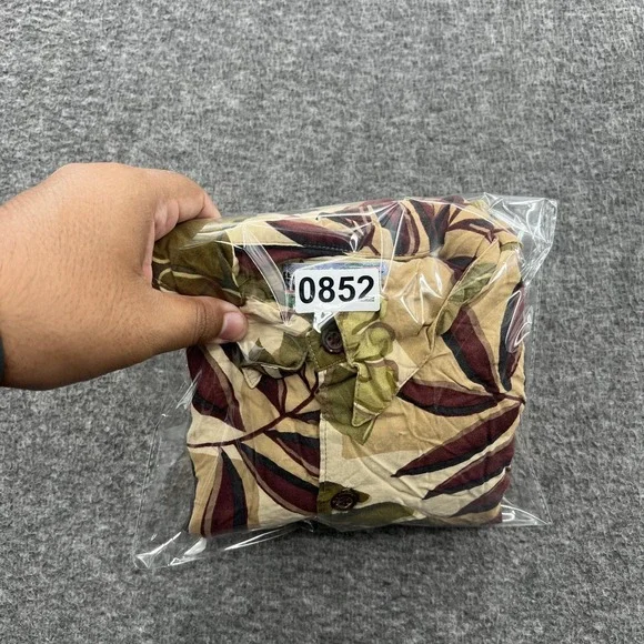 Reyn Spooner Floral Hawaiin Shirt Mens M Spun Rayon Palm Print Made in USA SS - Picture 7 of 7